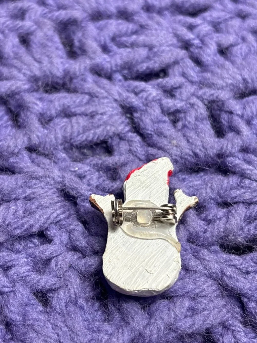 Vintage Resin Snowman Brooch Pin Textured Hat Scarf Heart 1.25 inches